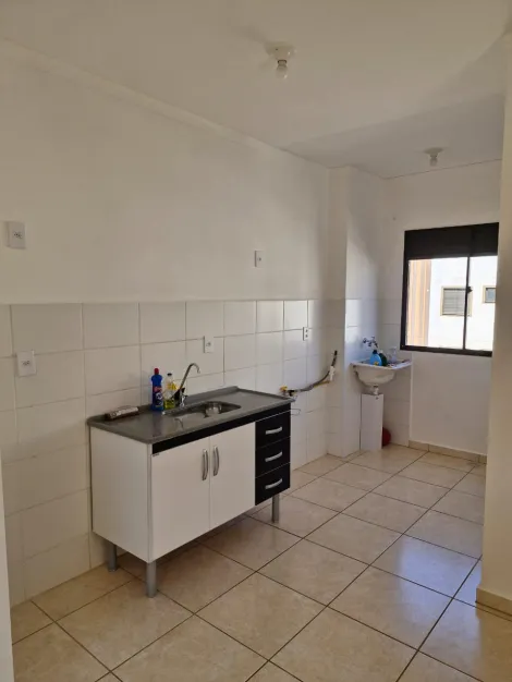 Alugar Apartamento / Padrão em Ribeirão Preto R$ 1.100,00 - Foto 3