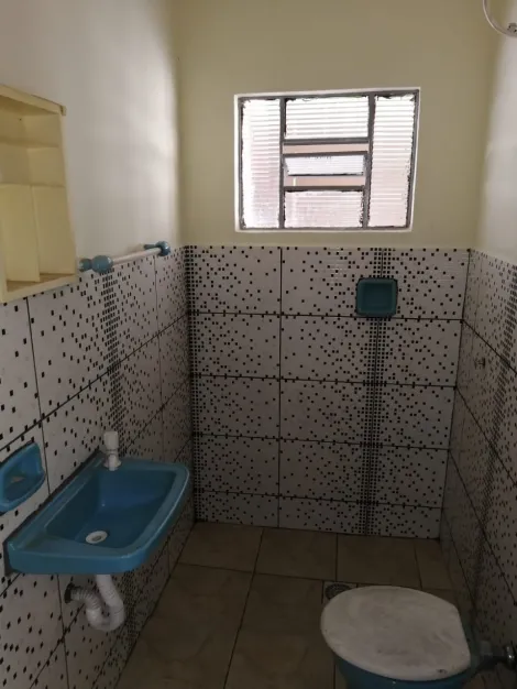 Alugar Casa / Padrão em Ribeirão Preto R$ 1.300,00 - Foto 4