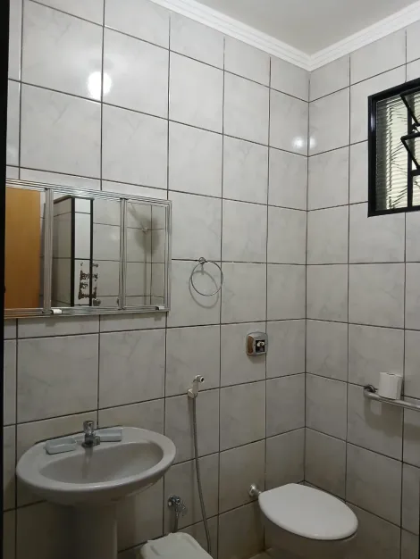 Alugar Casa / Padrão em Ribeirão Preto R$ 1.500,00 - Foto 9