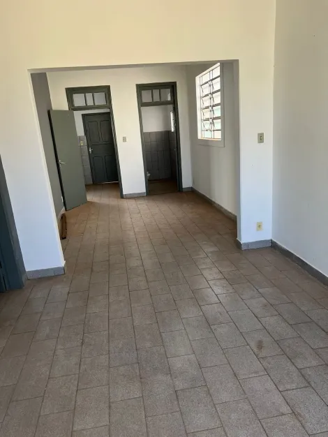 Alugar Casa / Padrão em Ribeirão Preto R$ 1.100,00 - Foto 3