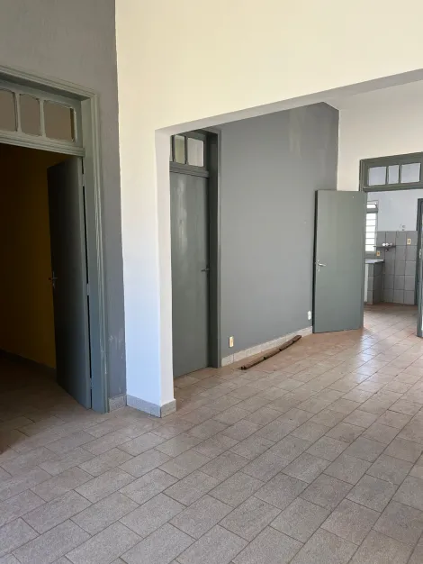 Alugar Casa / Padrão em Ribeirão Preto R$ 1.100,00 - Foto 4