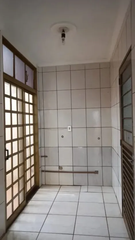 Alugar Casa / Padrão em Ribeirão Preto R$ 1.600,00 - Foto 3