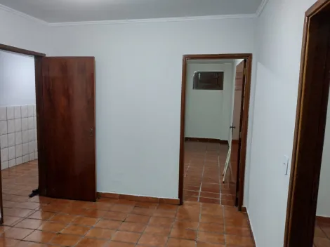 Alugar Casa / Padrão em Ribeirão Preto R$ 1.100,00 - Foto 16