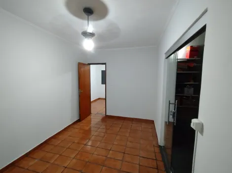 Alugar Casa / Padrão em Ribeirão Preto R$ 1.100,00 - Foto 3