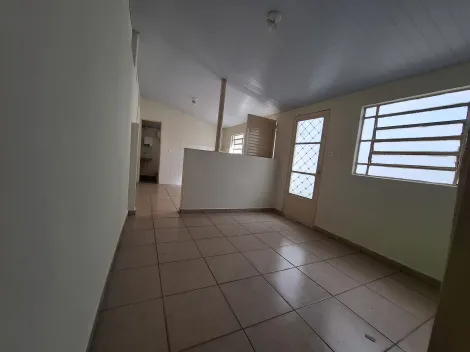 Casa / Padrão em Ribeirão Preto Alugar por R$680,00