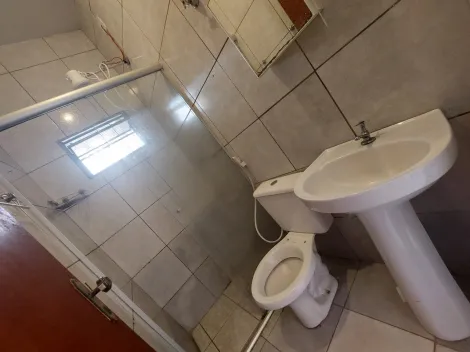 Alugar Casa / Padrão em Ribeirão Preto R$ 800,00 - Foto 13