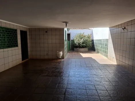 Casa / Padrão em Ribeirão Preto Alugar por R$3.000,00