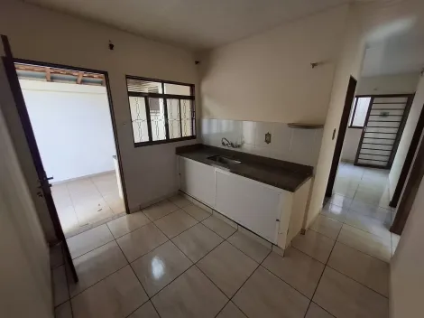 Alugar Casa / Padrão em Ribeirão Preto R$ 1.100,00 - Foto 4