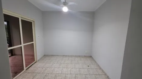 Casa / Padrão em Ribeirão Preto Alugar por R$2.700,00