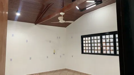 Alugar Casa / Padrão em Ribeirão Preto R$ 750,00 - Foto 1