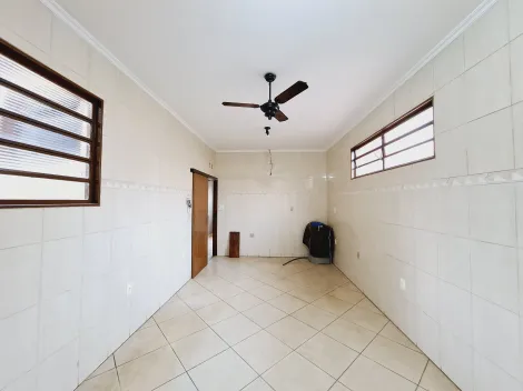 Alugar Casa / Padrão em Ribeirão Preto R$ 1.500,00 - Foto 9