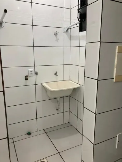 Alugar Apartamento / Padrão em Ribeirão Preto R$ 850,00 - Foto 4